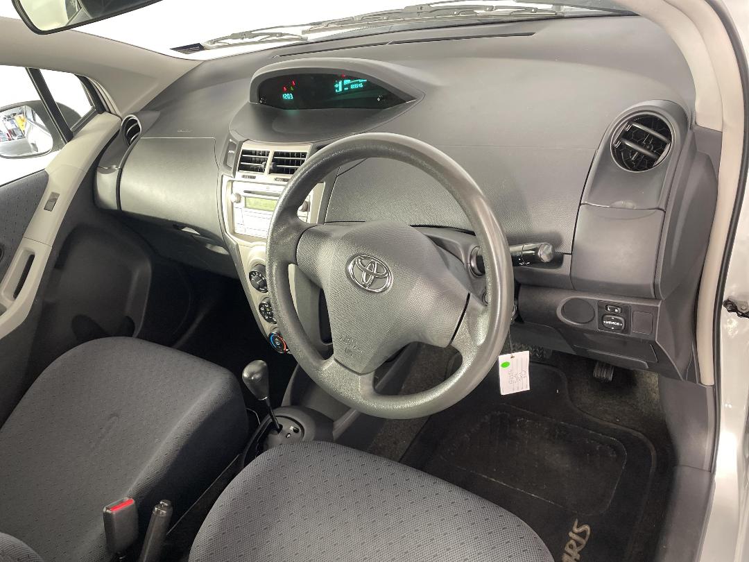 Photo '17' of Toyota Yaris