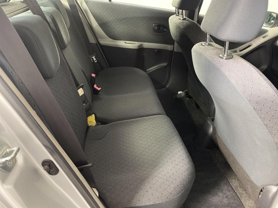 Photo '20' of Toyota Yaris