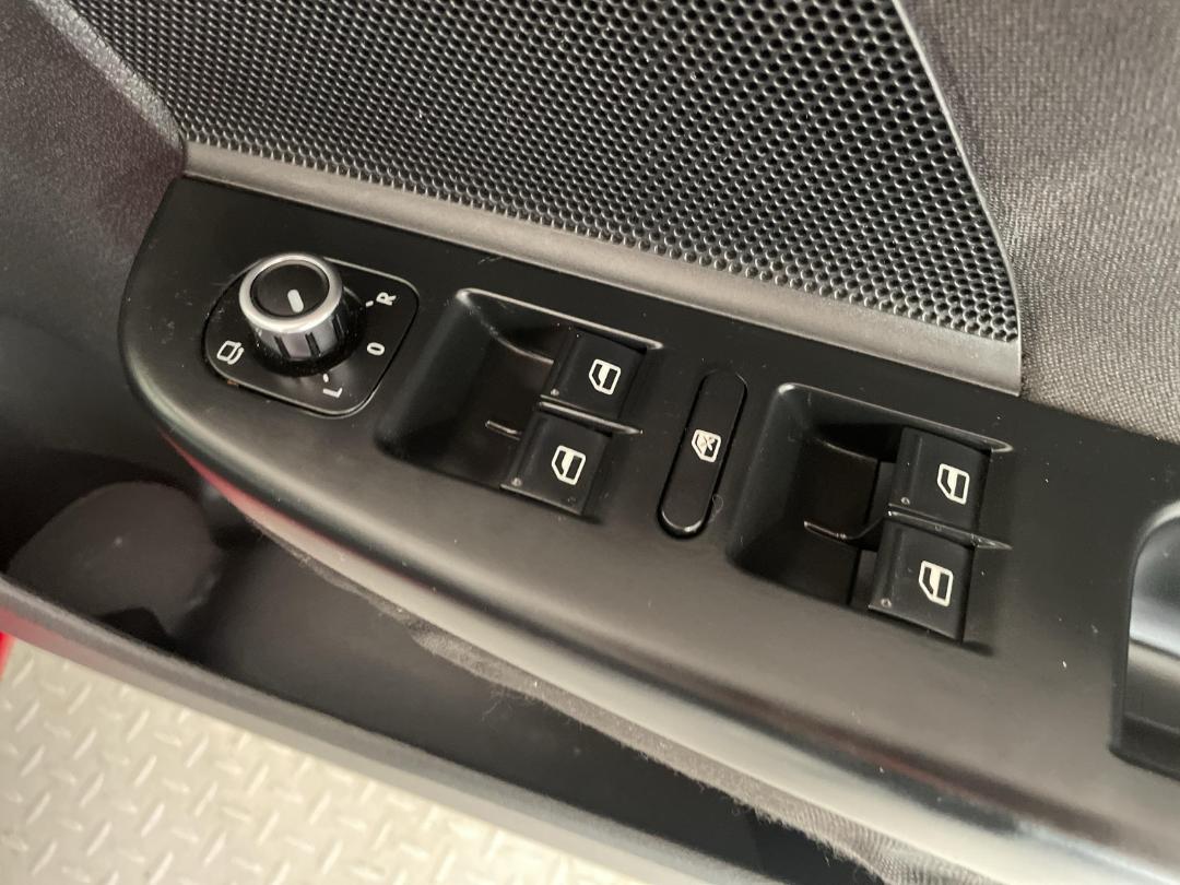 Photo '24' of Volkswagen Golf Photo '24' of Volkswagen Golf