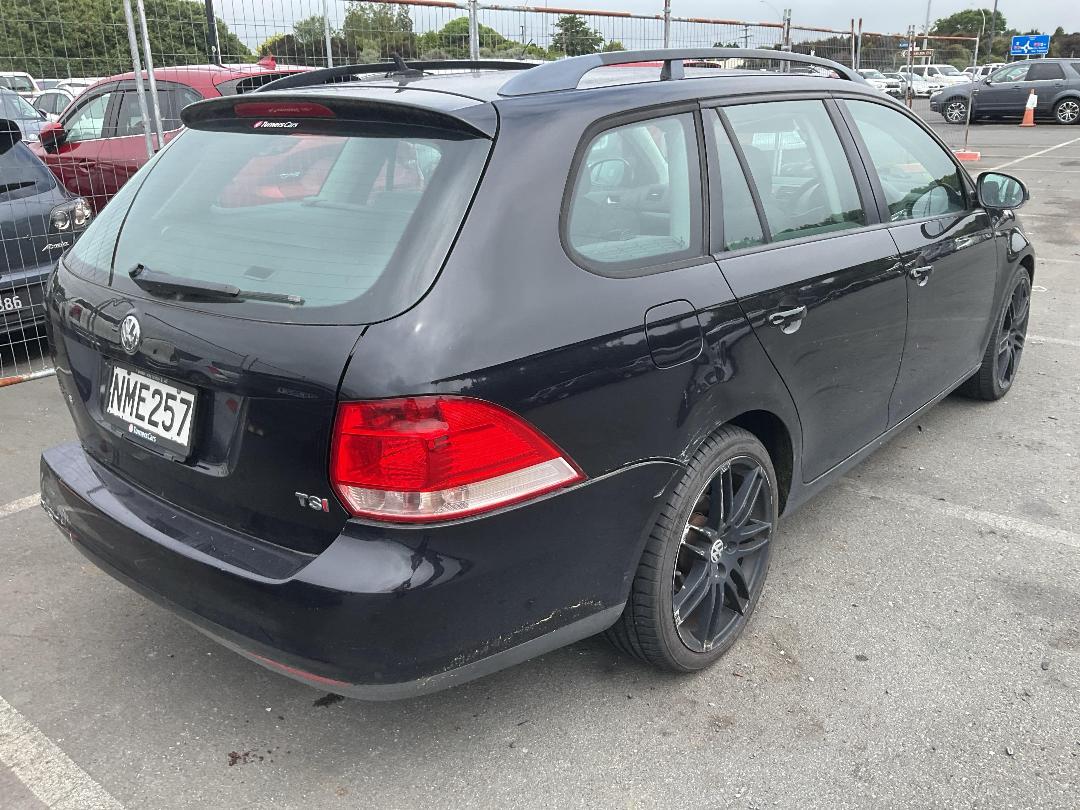 Photo '4' of Volkswagen Golf TSI