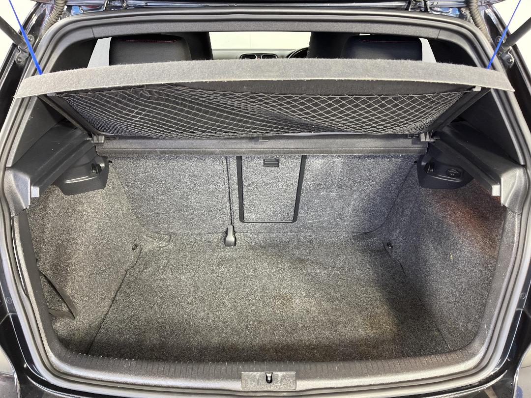 Photo '14' of Volkswagen Golf Photo '14' of Volkswagen Golf