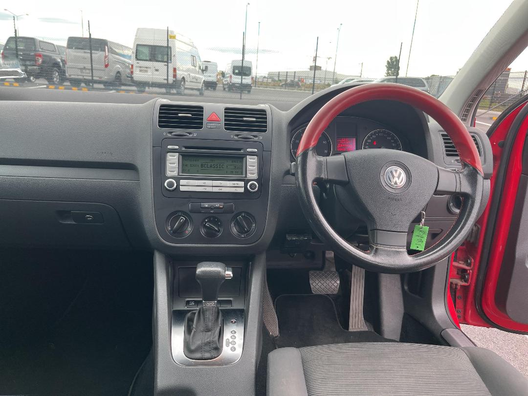 Photo '18' of Volkswagen Golf TSI Photo '18' of Volkswagen Golf TSI