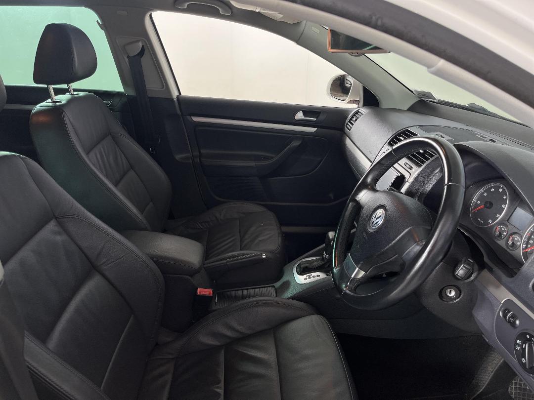 Photo '16' of Volkswagen Golf