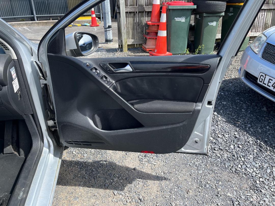 Photo '13' of Volkswagen Golf TSI