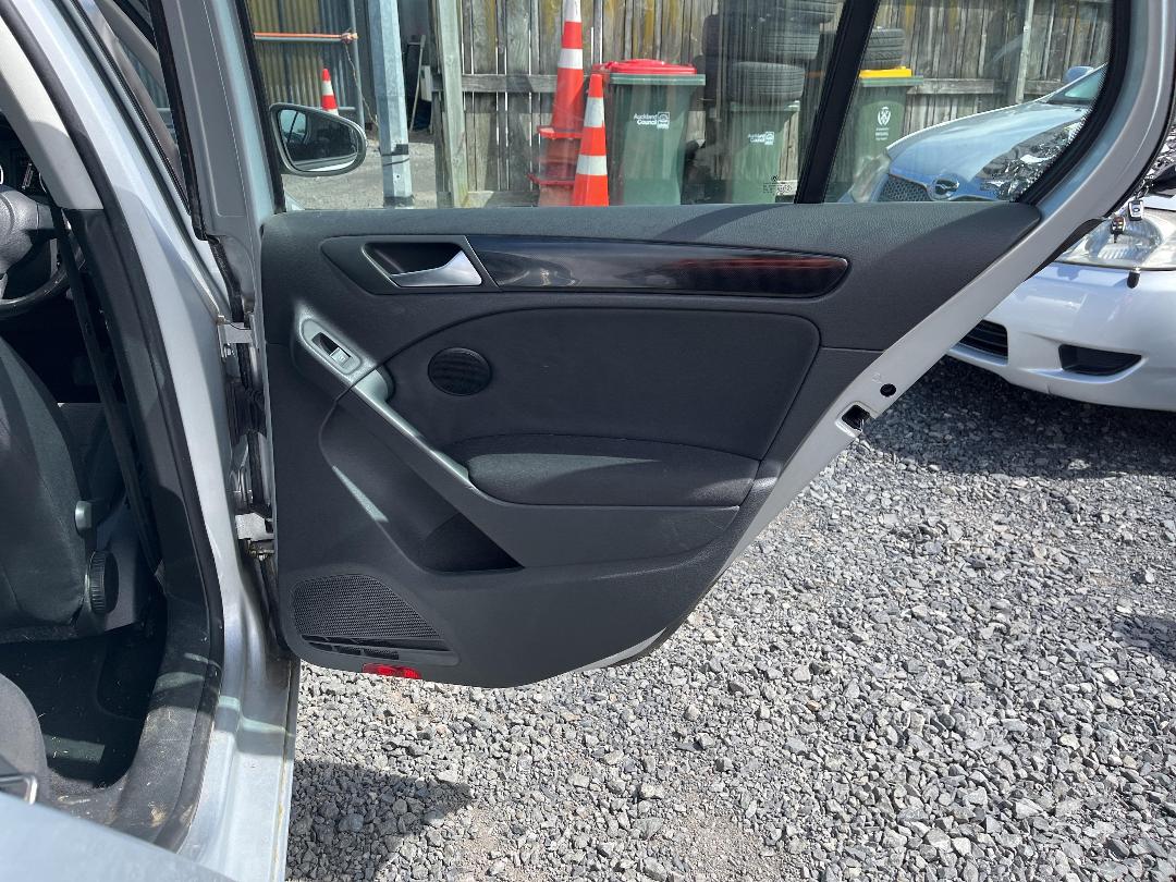 Photo '17' of Volkswagen Golf TSI