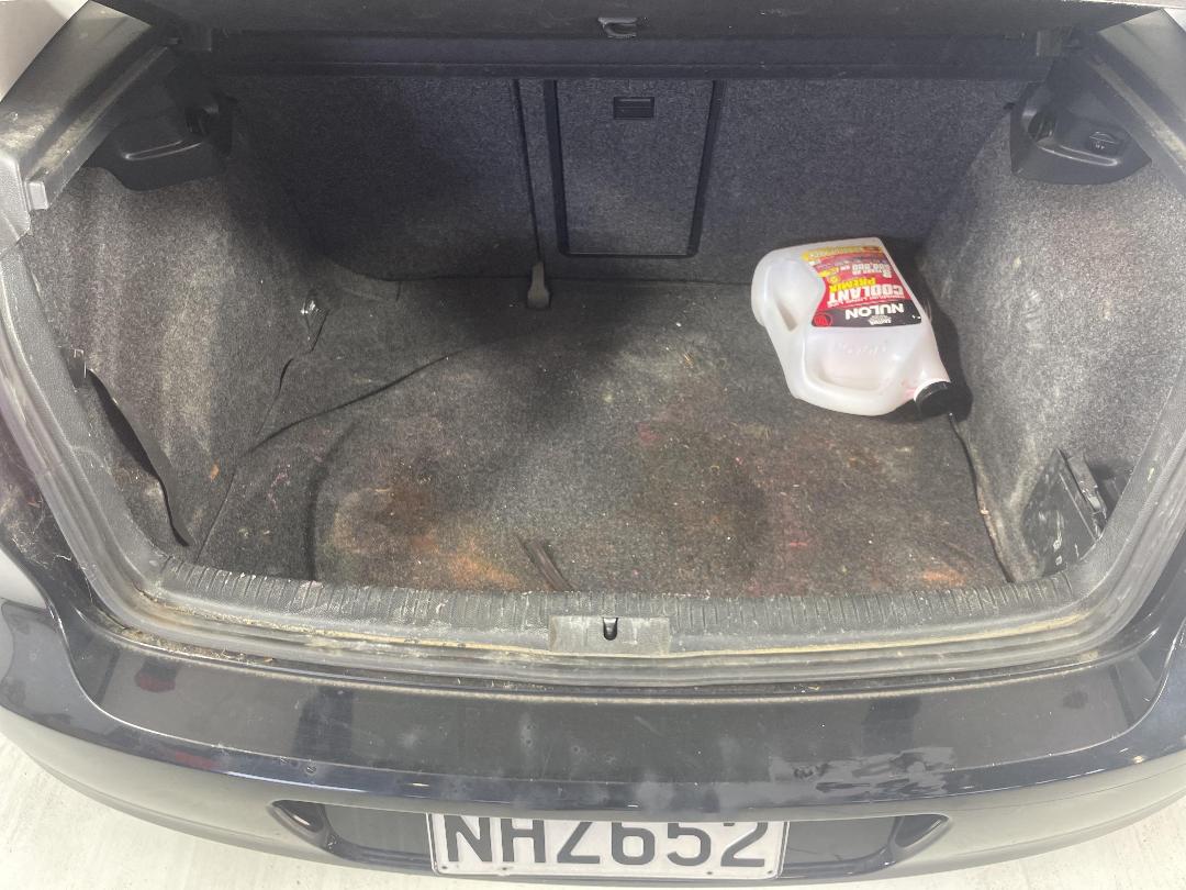 Photo '12' of Volkswagen Golf TSI