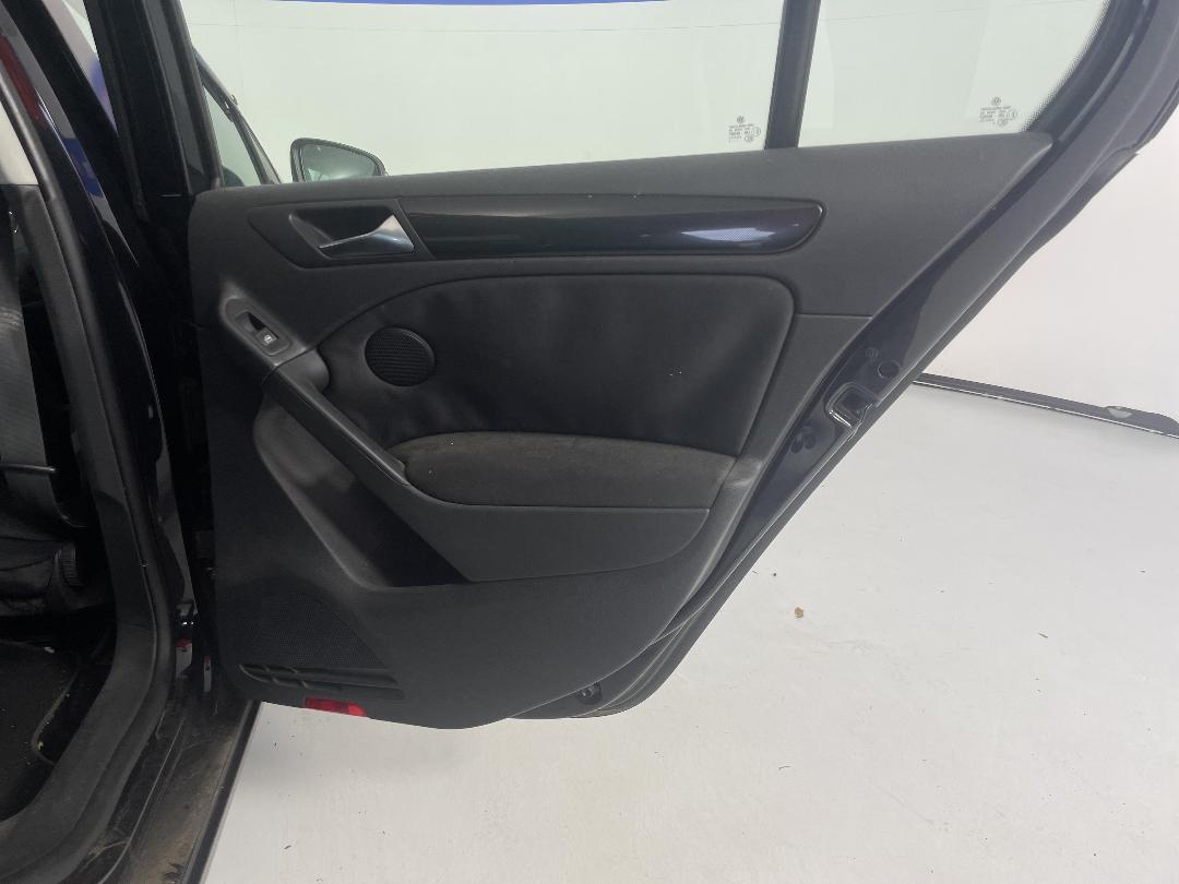 Photo '17' of Volkswagen Golf TSI