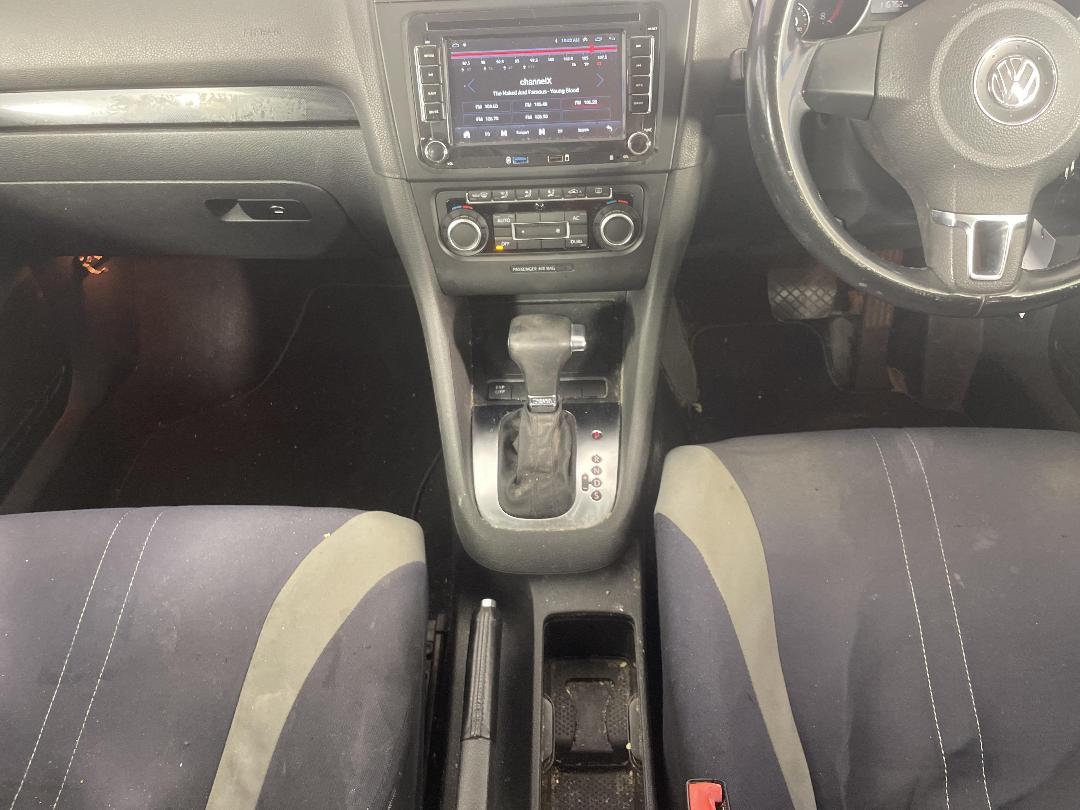 Photo '16' of Volkswagen Golf TSI