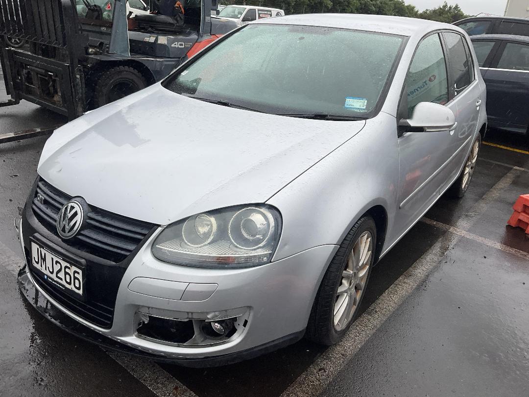 Photo '2' of Volkswagen Golf Photo '2' of Volkswagen Golf