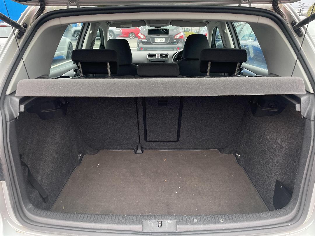 Photo '12' of Volkswagen Golf TSI