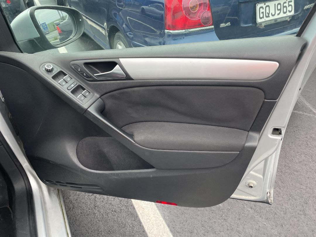 Photo '13' of Volkswagen Golf TSI