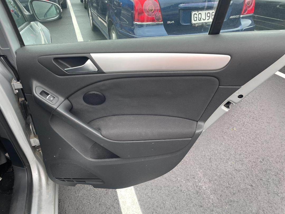 Photo '17' of Volkswagen Golf TSI