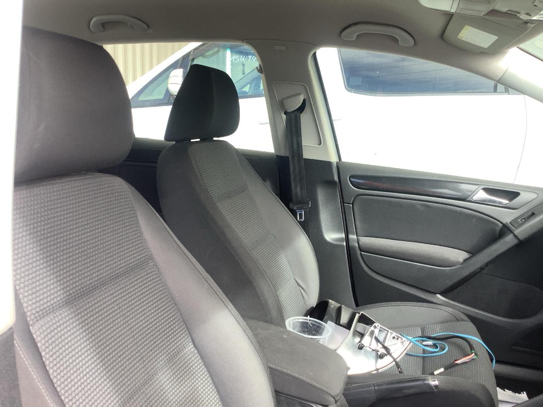 Photo '19' of Volkswagen Golf TSI