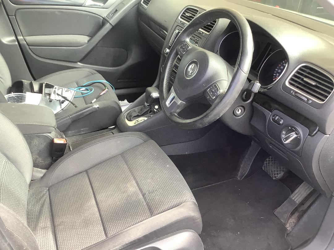 Photo '17' of Volkswagen Golf TSI