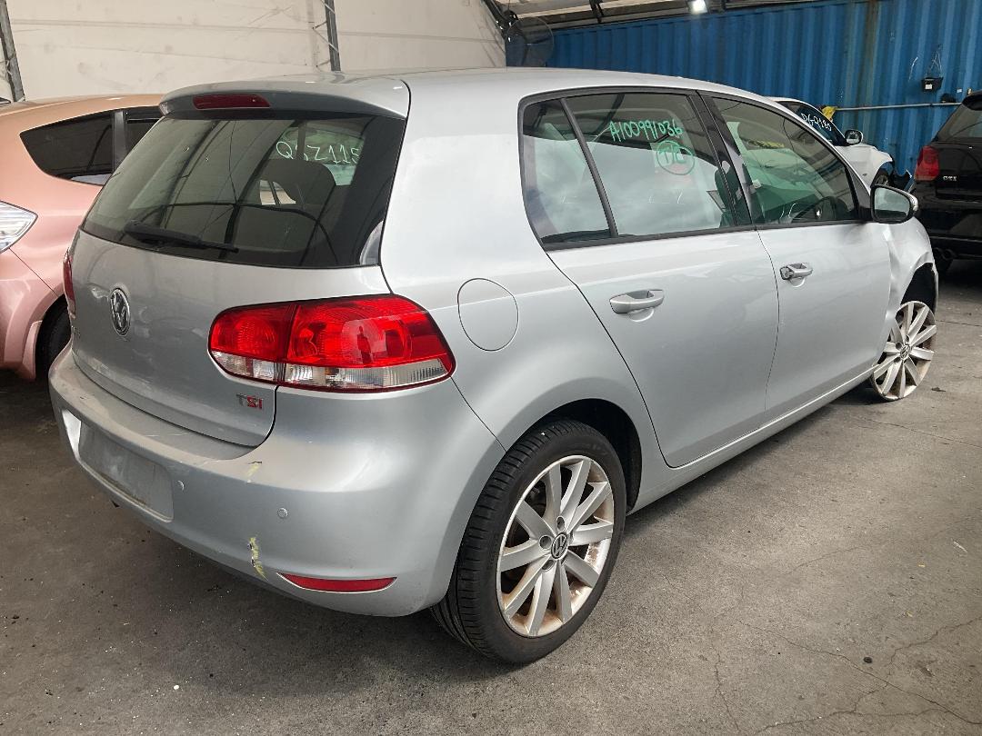 Photo '16' of Volkswagen Golf TSI 118KW