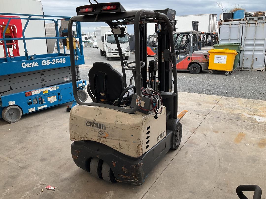 Photo '4' of CROWN SC5215-30 Forklift Photo '4' of CROWN SC5215-30 Forklift