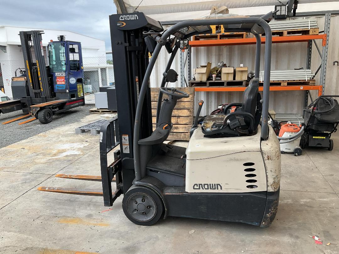 Photo '7' of CROWN SC5215-30 Forklift Photo '7' of CROWN SC5215-30 Forklift