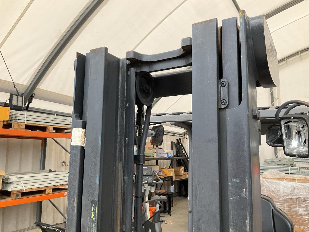 Photo '21' of CROWN SC5215-30 Forklift Photo '21' of CROWN SC5215-30 Forklift