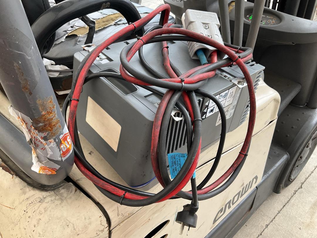 Photo '23' of CROWN SC5215-30 Forklift Photo '23' of CROWN SC5215-30 Forklift