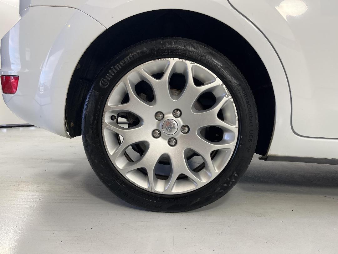 Photo '12' of Ford Focus