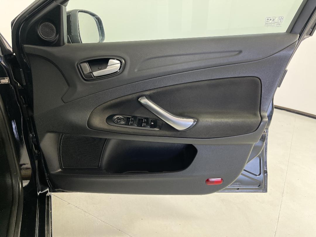 Photo '15' of Ford Mondeo Photo '15' of Ford Mondeo