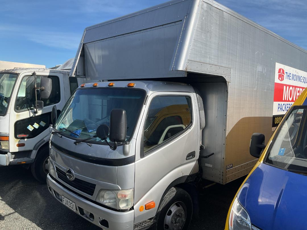 Photo '5' of HINO 300 XZU437R-HKFTDQ3 Luton Box Body Photo '5' of HINO 300 XZU437R-HKFTDQ3 Luton Box Body