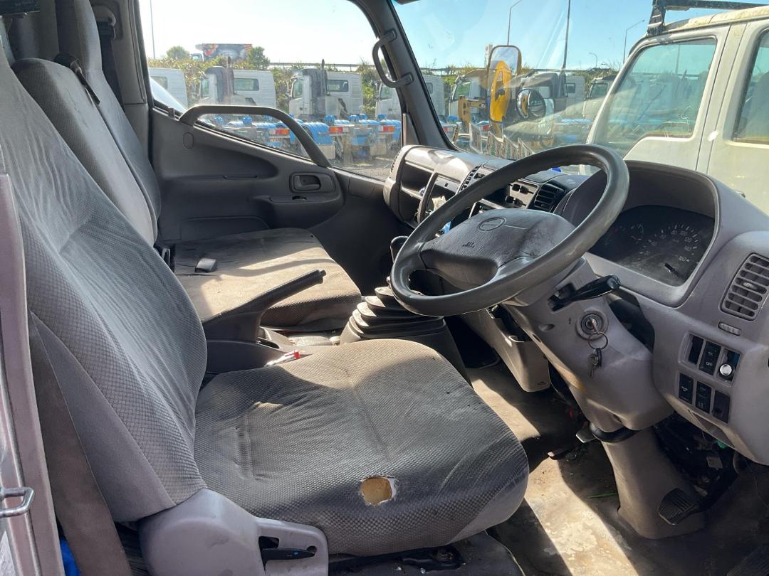 Photo '9' of HINO 300 XZU437R-HKFTDQ3 Luton Box Body Photo '9' of HINO 300 XZU437R-HKFTDQ3 Luton Box Body