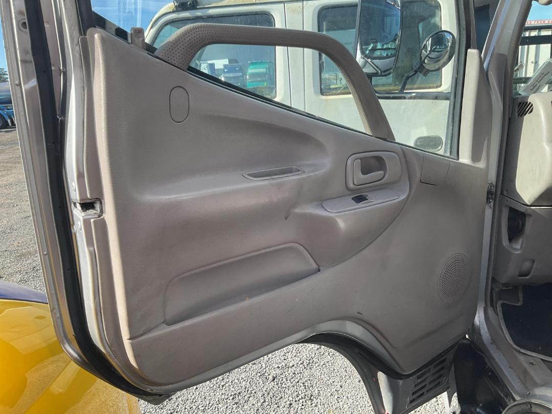 Photo '15' of HINO 300 XZU437R-HKFTDQ3 Luton Box Body Photo '15' of HINO 300 XZU437R-HKFTDQ3 Luton Box Body