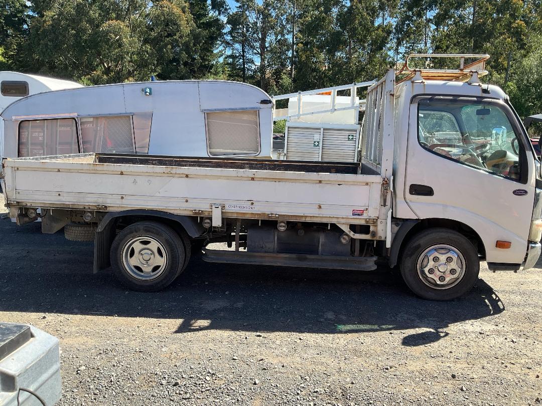 Photo '3' of Hino Dutro XZU334M Flat Deck