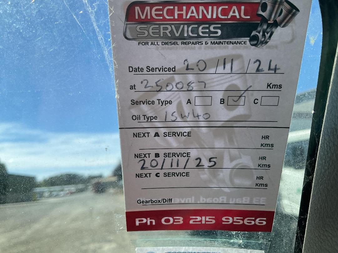 Photo '22' of Hino Dutro XZU334M Flat Deck