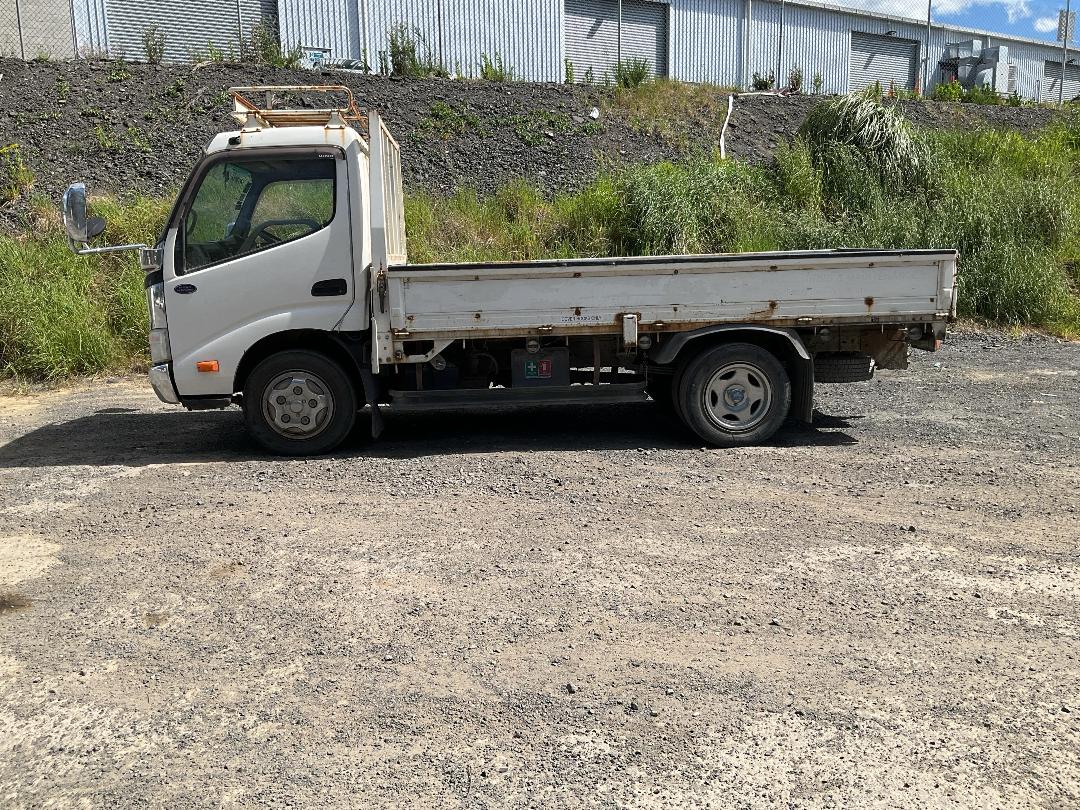 Photo '6' of Hino Dutro XZU334M Flat Deck