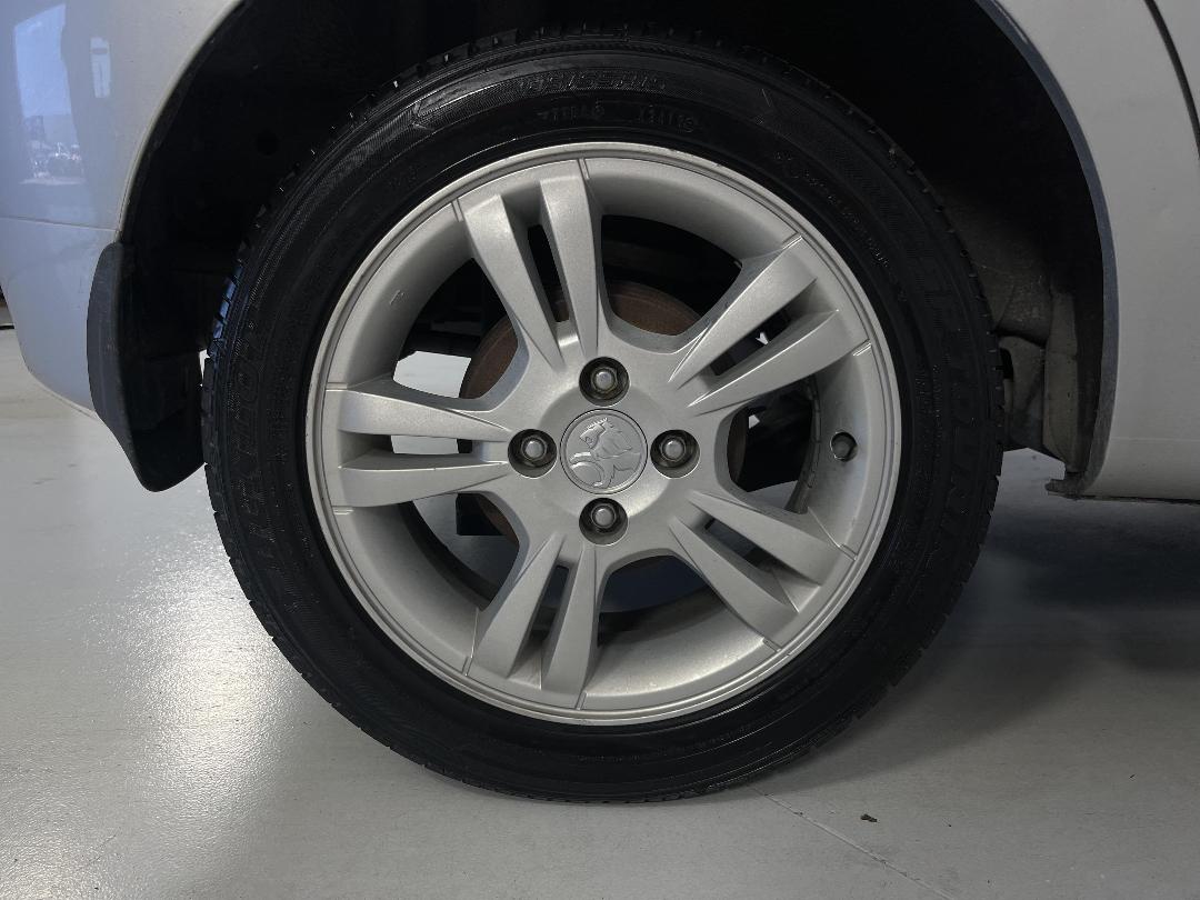 Photo '12' of Holden Barina