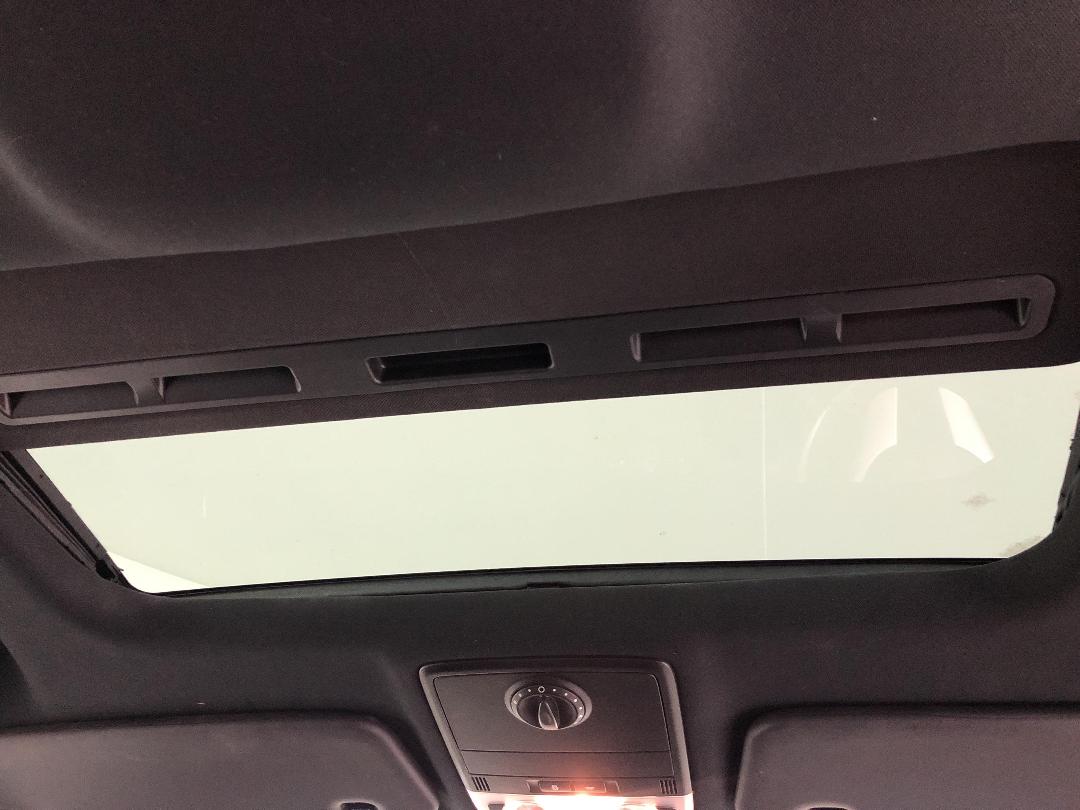 Photo '24' of Holden Commodore Photo '24' of Holden Commodore