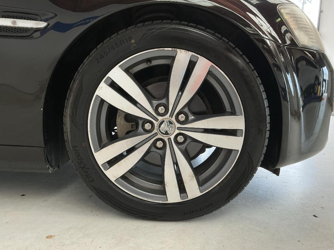 Photo '9' of Holden Commodore