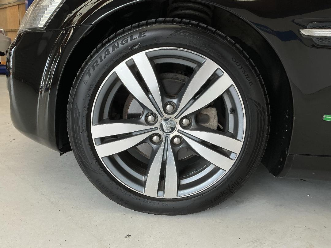 Photo '10' of Holden Commodore