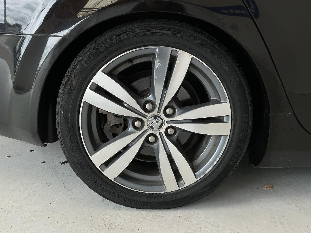 Photo '12' of Holden Commodore