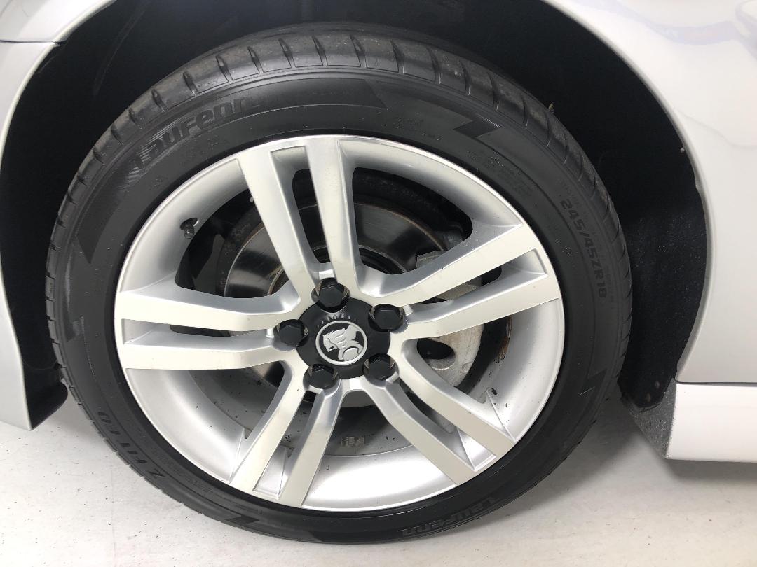 Photo '10' of Holden Commodore Photo '10' of Holden Commodore