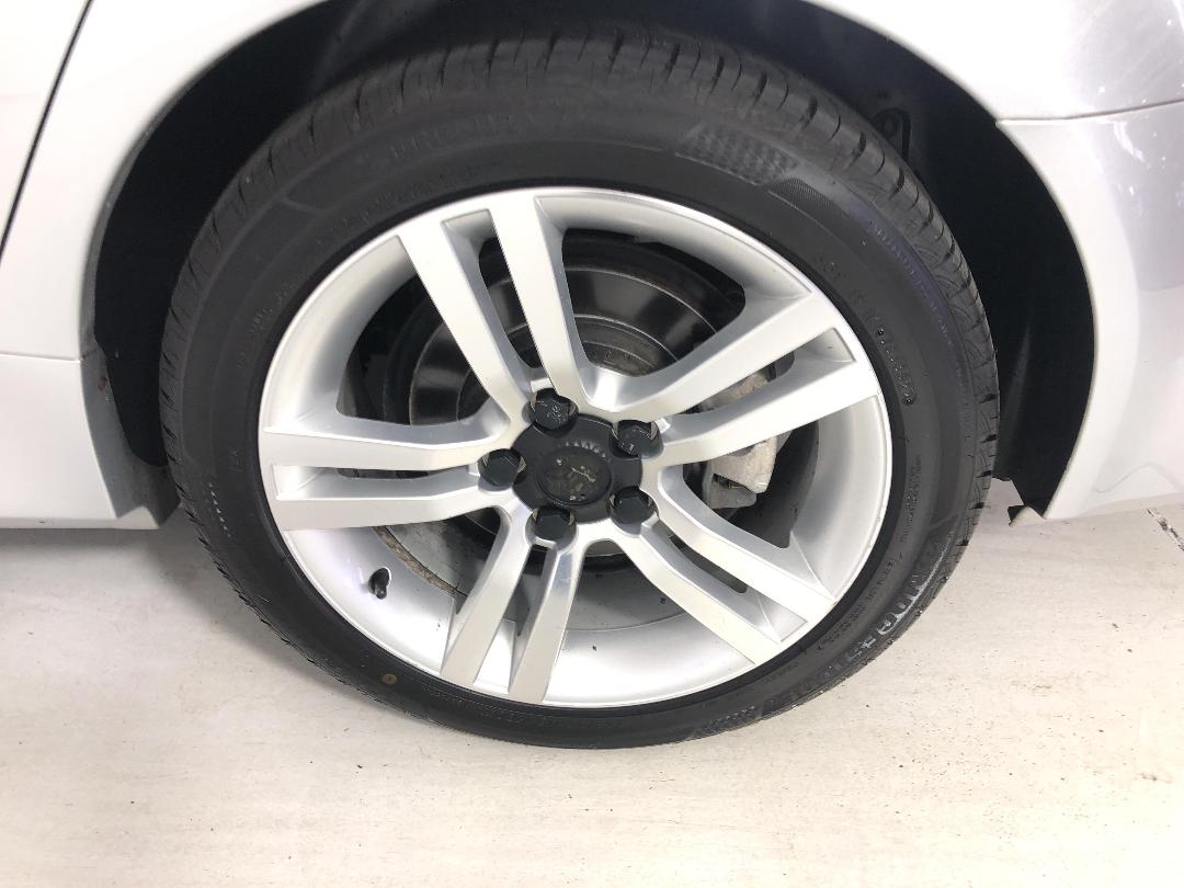 Photo '11' of Holden Commodore Photo '11' of Holden Commodore