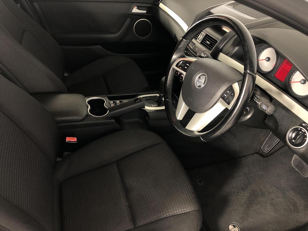 Photo '16' of Holden Commodore Photo '16' of Holden Commodore