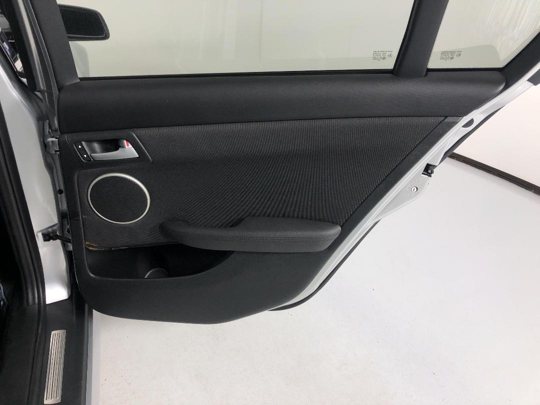 Photo '19' of Holden Commodore Photo '19' of Holden Commodore