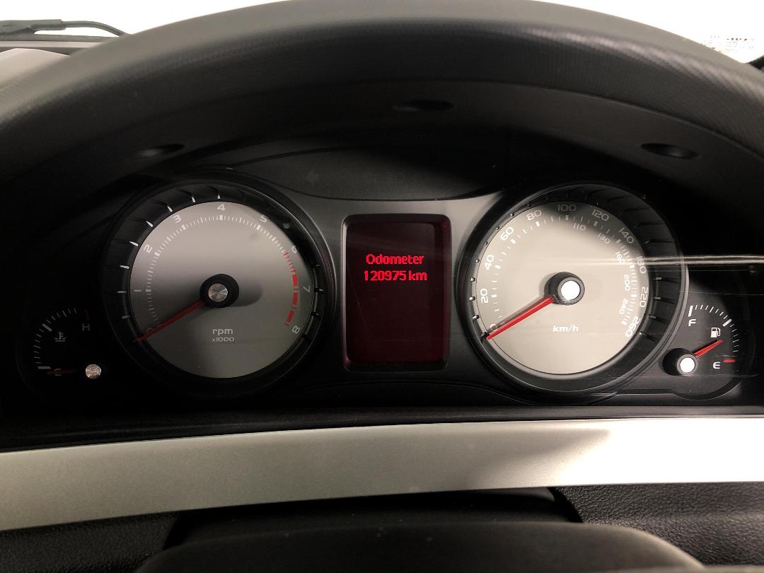 Photo '21' of Holden Commodore Photo '21' of Holden Commodore