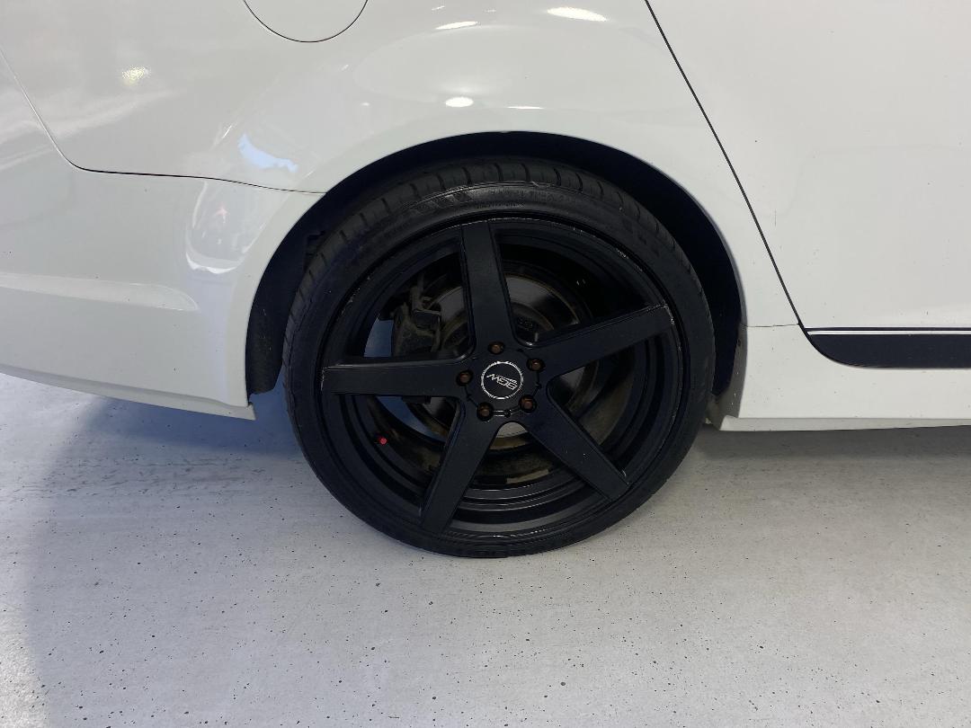 Photo '12' of Holden Commodore