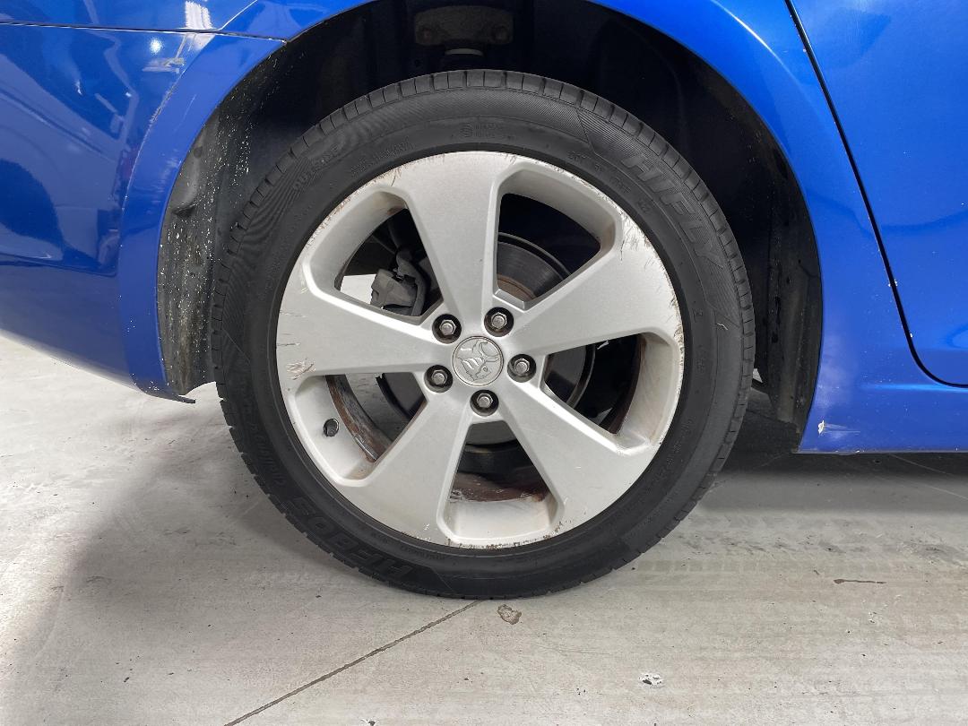 Photo '12' of Holden Cruze