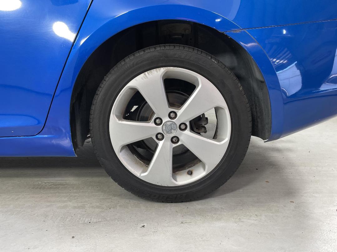 Photo '11' of Holden Cruze