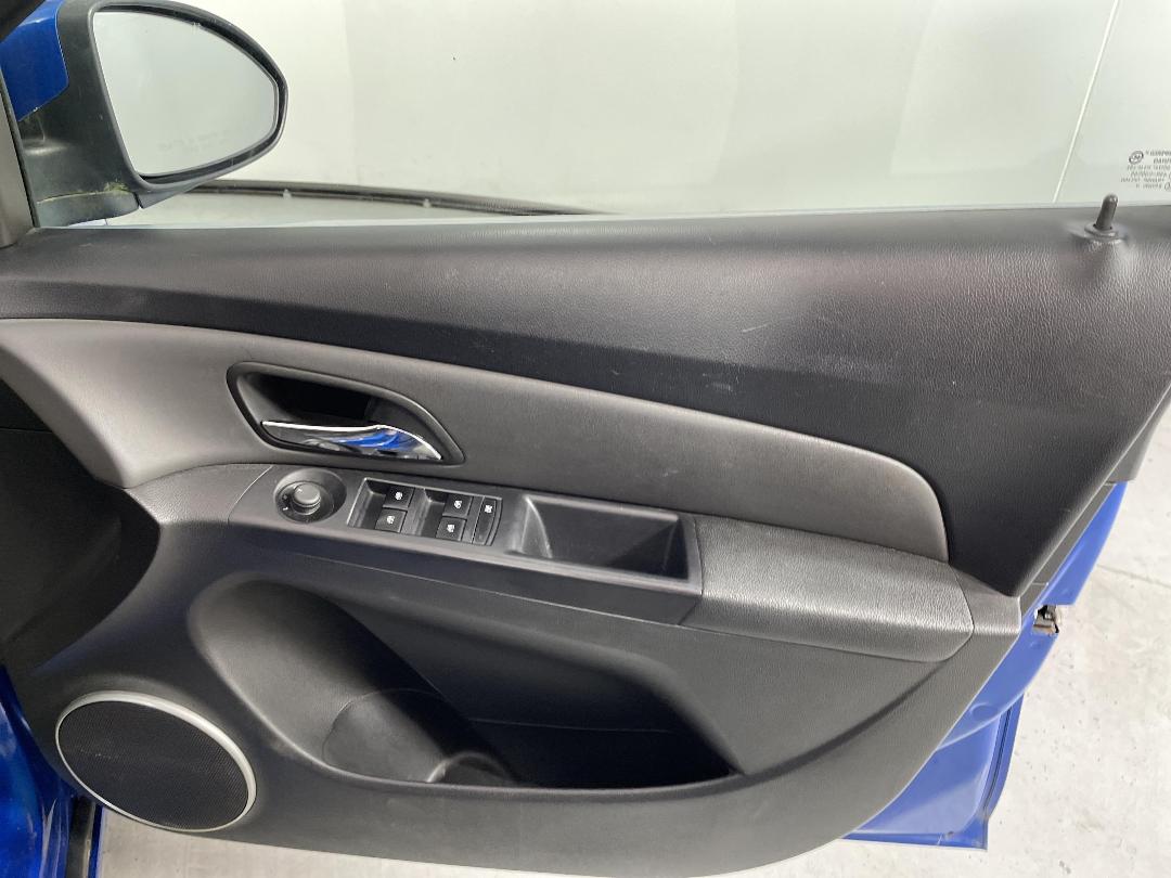 Photo '15' of Holden Cruze