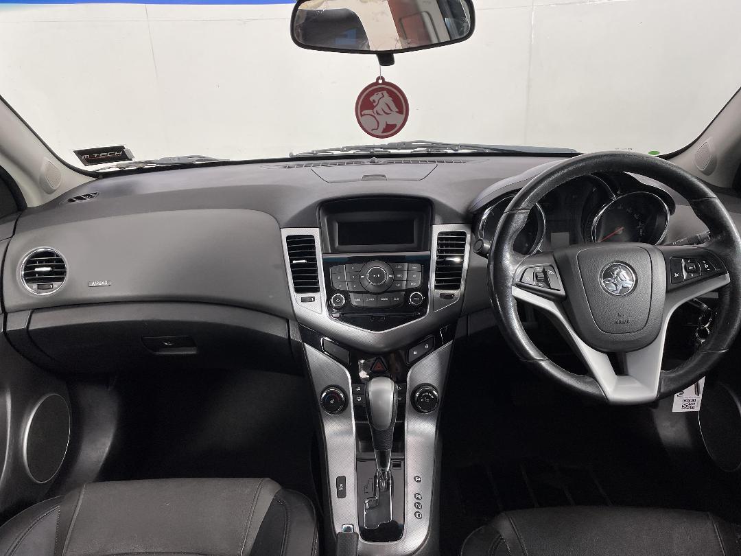 Photo '17' of Holden Cruze