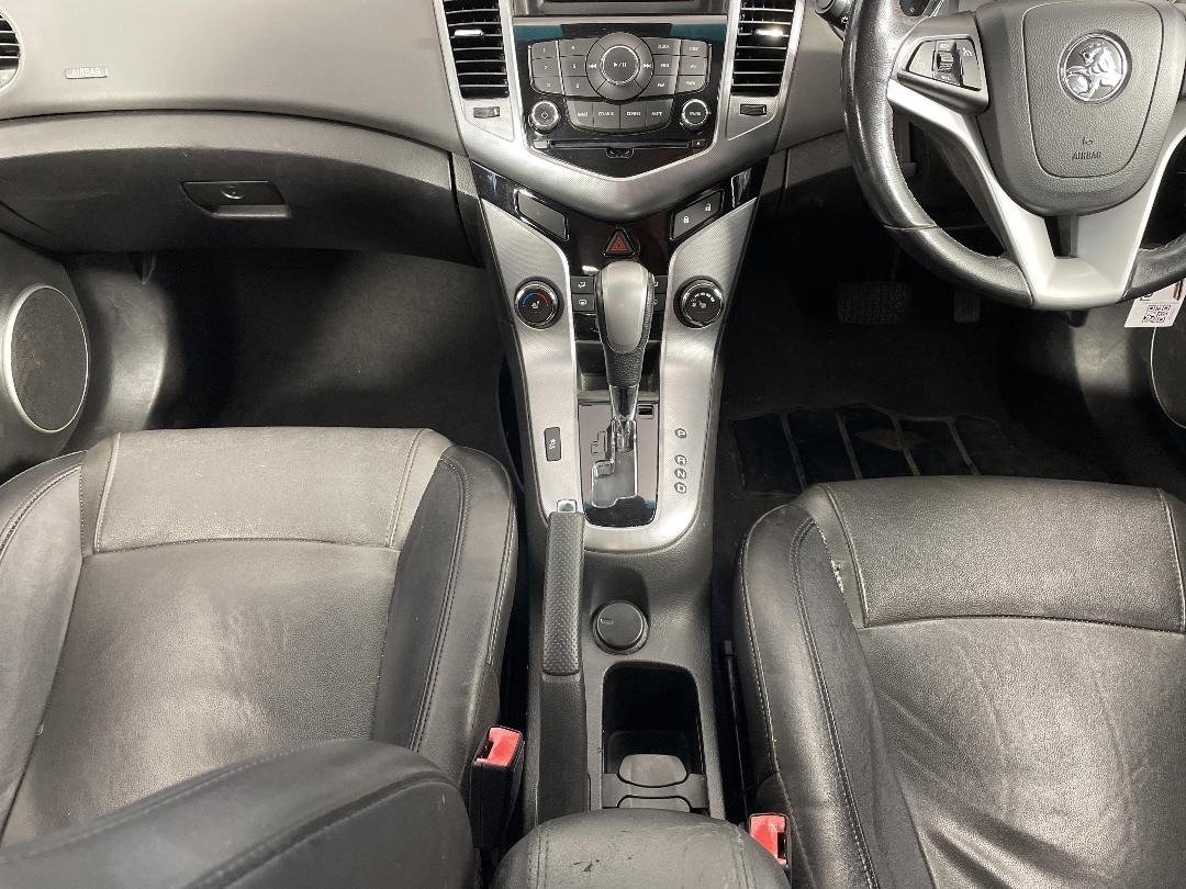 Photo '18' of Holden Cruze