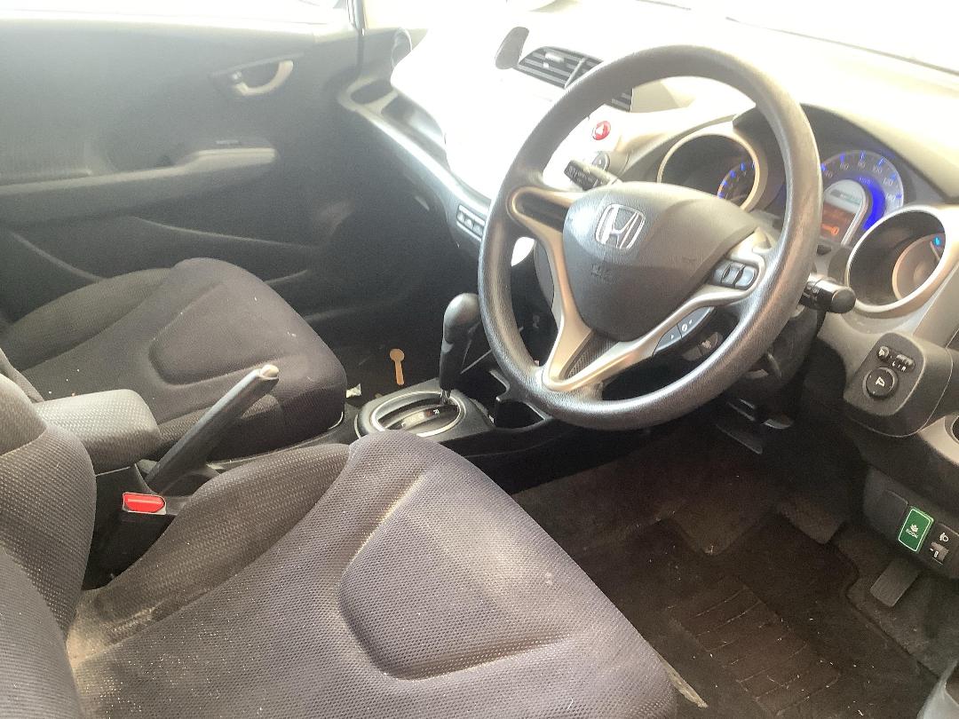 Photo '12' of Honda FIT Hybrid Photo '12' of Honda FIT Hybrid