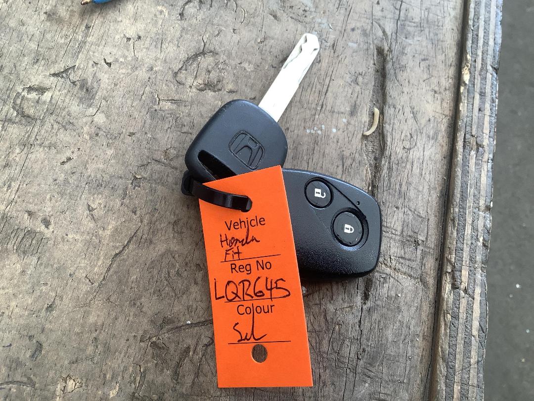 Photo '20' of Honda FIT Hybrid Photo '20' of Honda FIT Hybrid