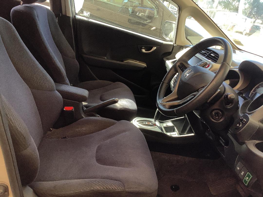 Photo '10' of Honda FIT Photo '10' of Honda FIT